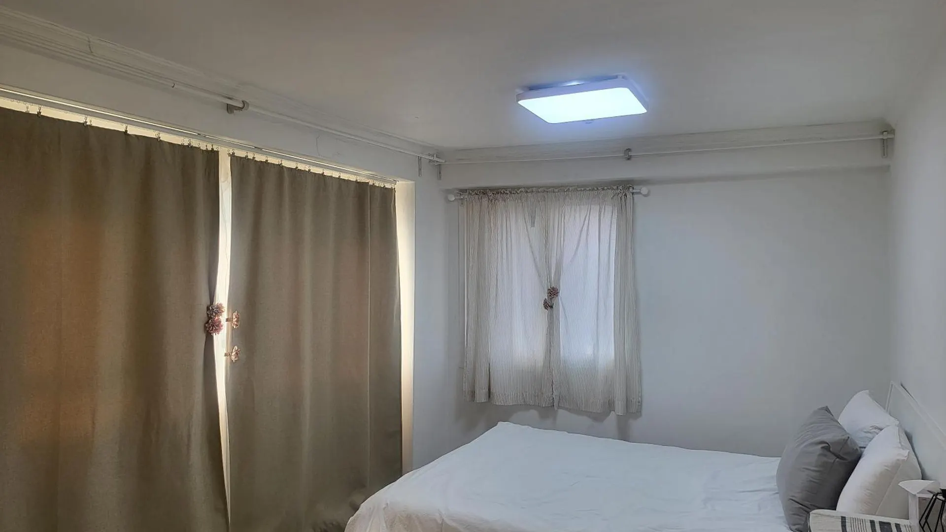 Best, Private, 3 Rooms, Hongdae, 6 Persons Seoul South Korea